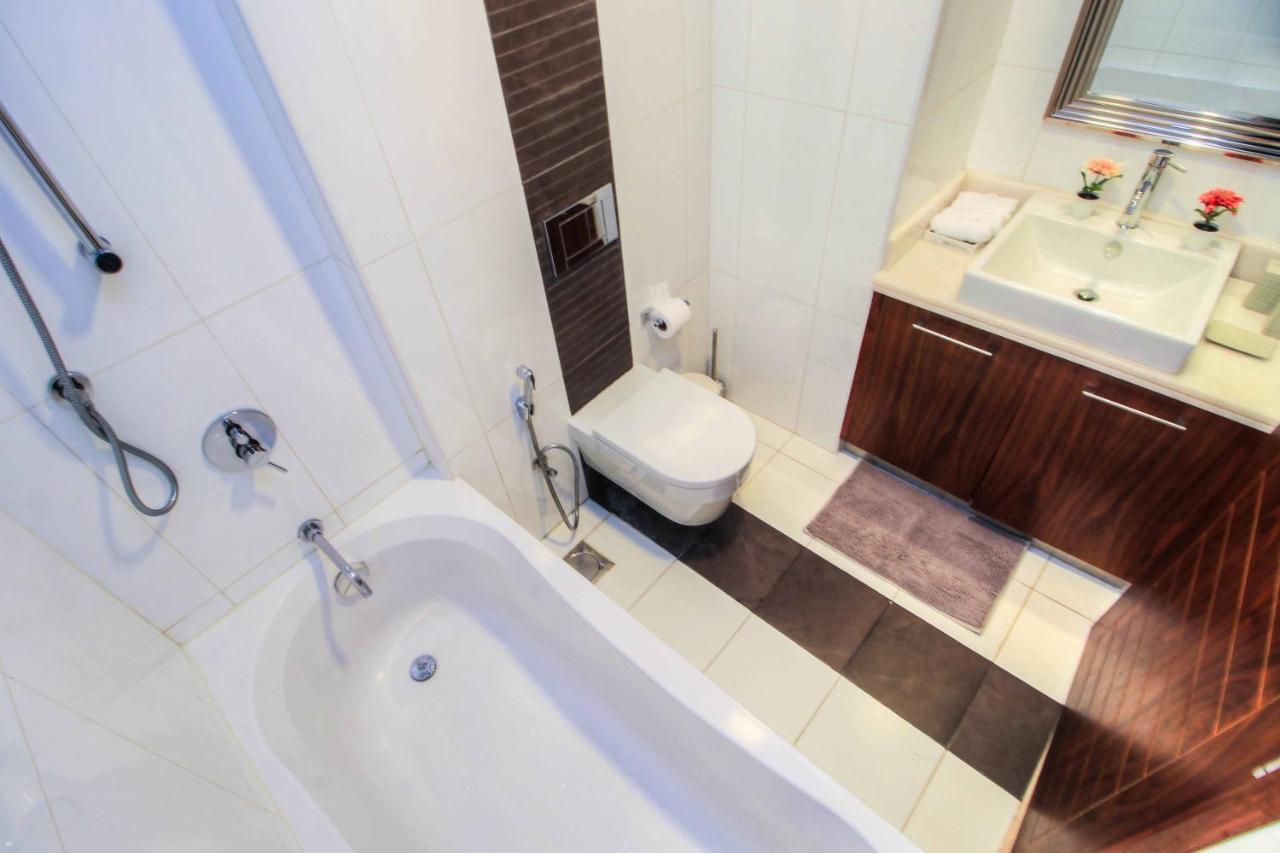 Durrani Homes - Luxurious Near Mall With Pool View Appartement